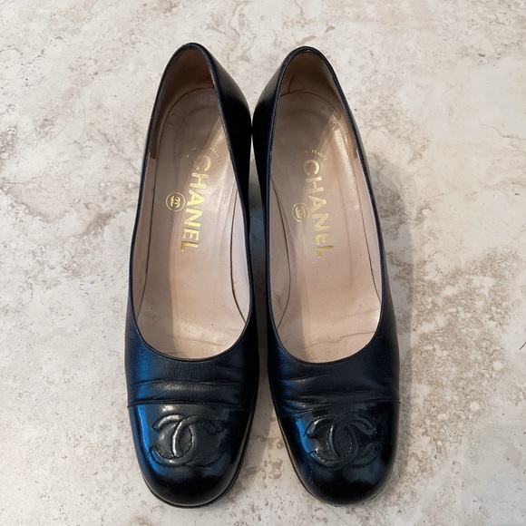 CHANEL Shoes - Vintage CHANEL heels